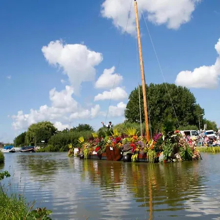 In The Netherlands Near Delft * 's-Gravenzande